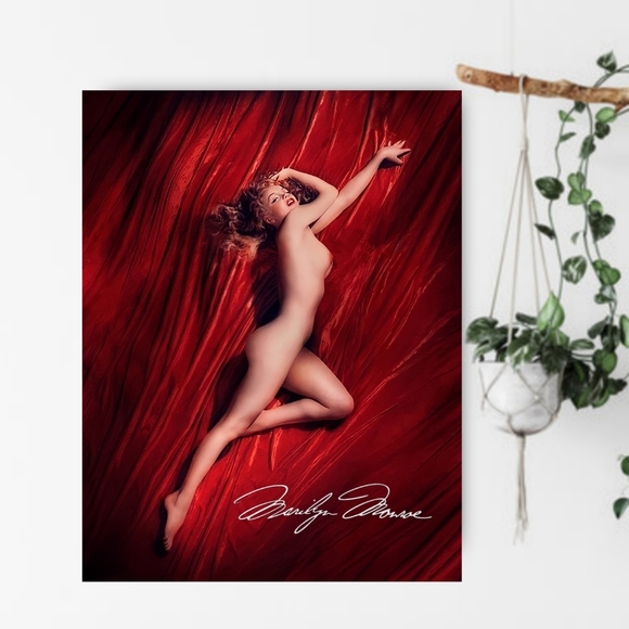 Marilyn Monroe Red Silk Sheets - Picture 1 of 1